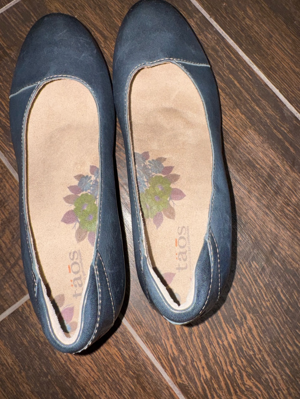 Taos Debut Navy Blue Leather Low Heel Comfort Slip On Pumps Size 6